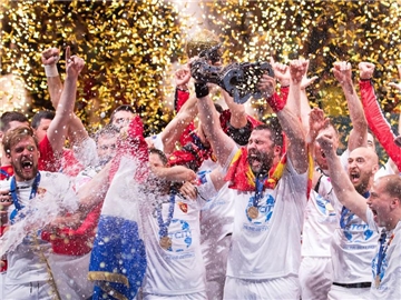 Vardar Skopje feiert den Champions-League-Sieg. Foto: Marius Becker