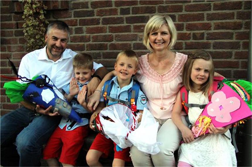 Vater Roland Peters und Mutter Marion Peters fieberten mit ihren Kindern mit.