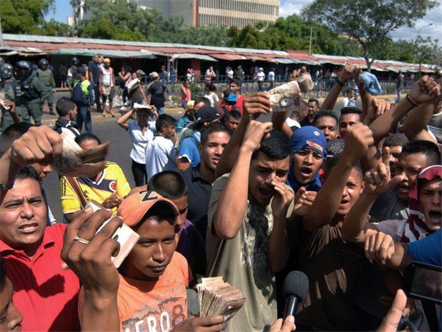 Nach heftigen Protesten: Venezuela gibt Bargeld wieder frei Venezuela kämpft mit der höchsten Inflation weltweit. Foto: Humberto Matheus