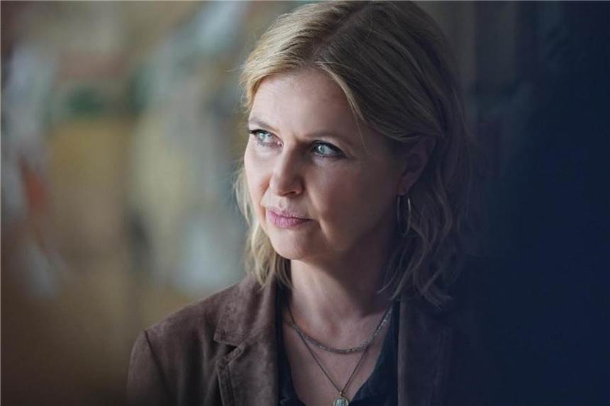 „Die Chefin“ zeigt es den anderen Vera Lanz (Katharina Böhm) macht sich wegen des frei herumlaufenden Mörders Sorgen um ihre Tochter Zoe. Foto: ZDF/Michael Marhoffer