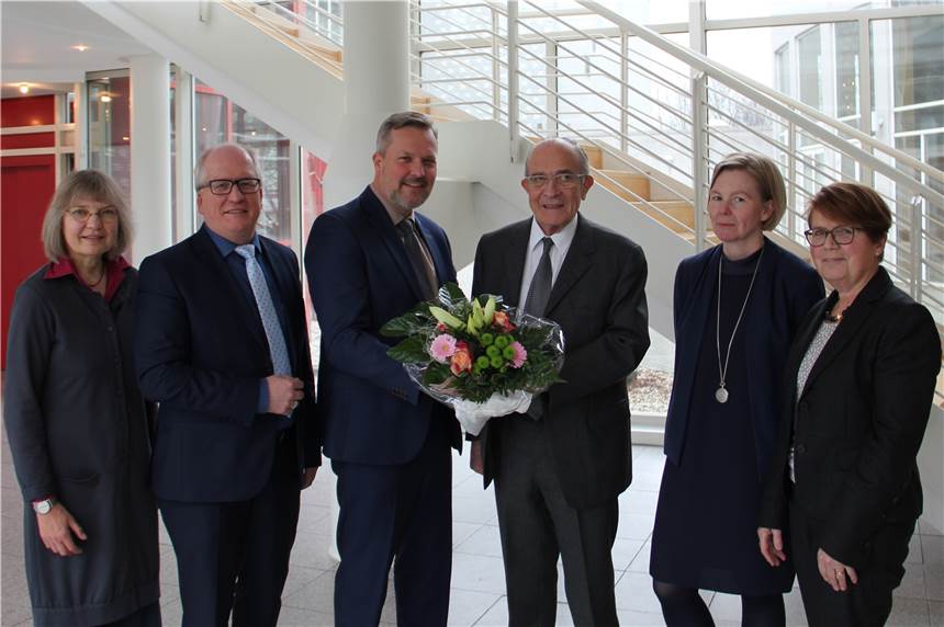 Verabschiedung im Hansesaal mit (v.l.): Verena Burhenne (LWL), Kulturdezernent Horst Müller-Baß, Bürgermeister Jürgen Kleine-Frauns, Dr. Wingolf Lehnemann, Nachfolgerin Dr. Katja Stromberg, stellv. Landrätin Elke Middendorf.
