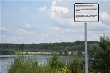 Verbotsschilder wurden jetzt am Silbersee II aufgestellt. Sie sollen verhindern helfen, dass hier illegal gebadet wird.