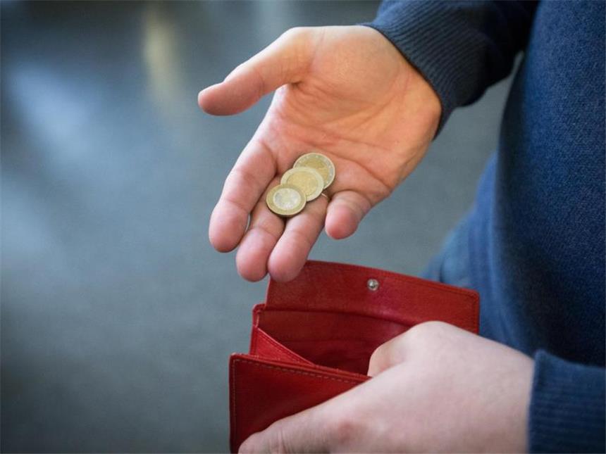 Ende der Mini-Inflation: Steigen Verbraucherpreise weiter? Verbraucher können aufatmen: Experten erwarten keine drastischen Preissprünge. Foto: Friso Gentsch/dpa