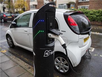 Verbraucherschützer prognostizieren: Die Kosten für ein Elektroauto werden bis 2024 denen eines Benziners entsprechen. Foto: Wolfram Kastl