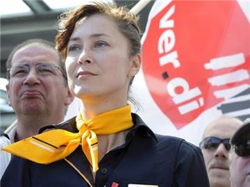 Ver.di lässt über die Tarifeinigung mit der Lufthansa abstimmen. (Archivbild)