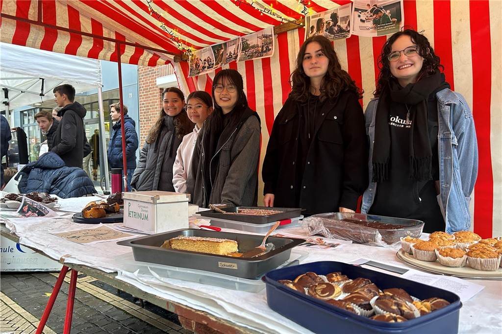 „Winterdorf“ feiert auf dem Lippetor-Platz vier Tage lang Premiere Vereine und Initiativen präsentieren sich am Freitag in der Fußgängerzone an Ständen.