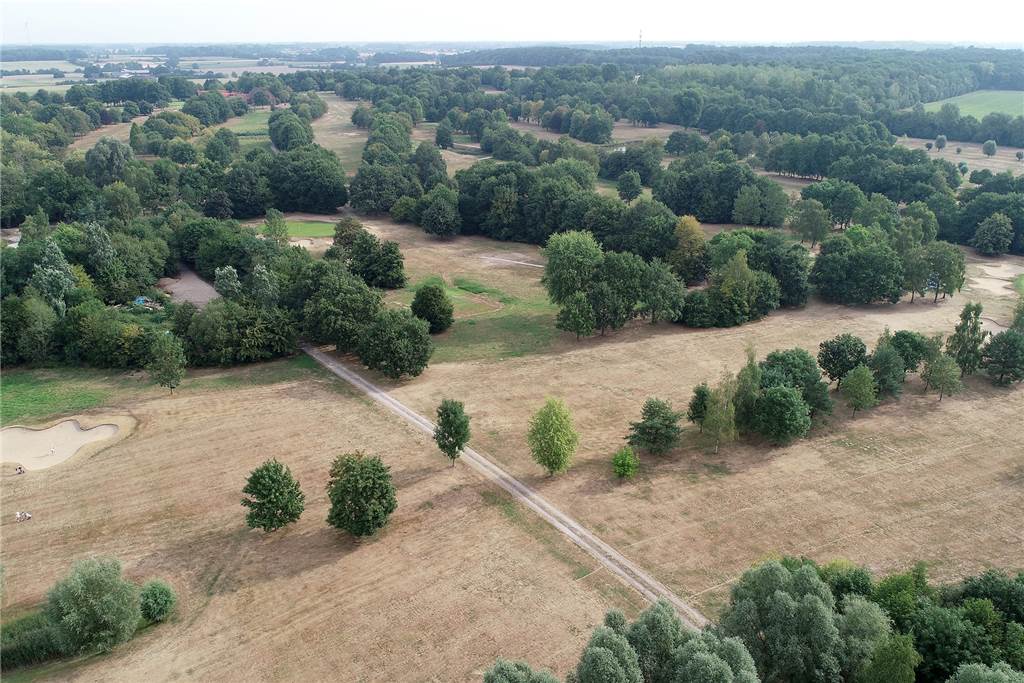 Coronavirus: Golfclub Nordkirchen meldet Kurzarbeit für Angestellte an Vergangenes Jahr litt der Golfplatz in Nordkirchen arg unter der Trockenheit. Dieses Jahr wird er wegen des Coronavirus gar nicht erst bespielt.