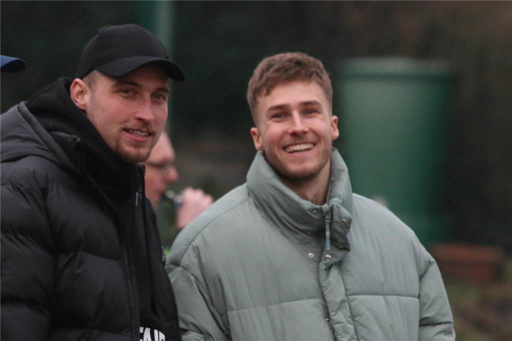 Borker Fußballprofi Joel Grodowski setzt Torserie gegen BVB fort Joel und Philipp Grodowski lächeln.