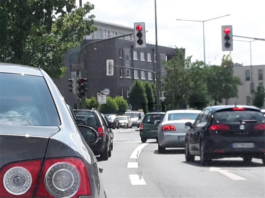 Bahn-Schranke in Lünen führt Eigenleben Verkehrschaos am Dienstag, nachdem sich die Bahnschranken an der Münsterstraße nicht mehr öffneten.