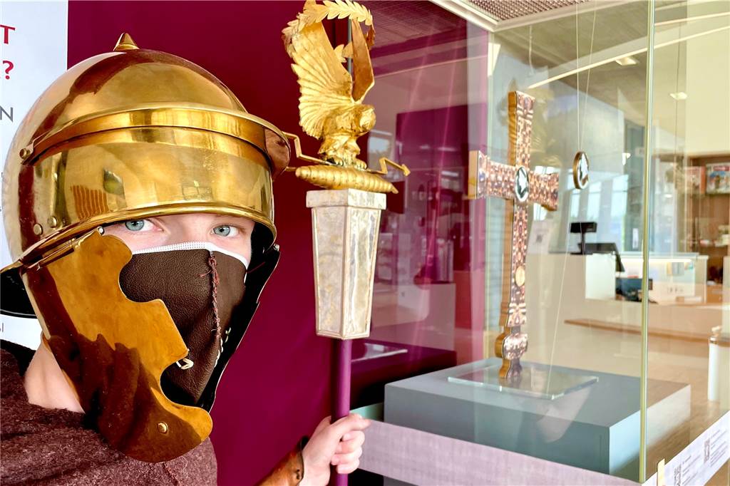 Verkleidete Römer begrüßen die Besucher des Museums.