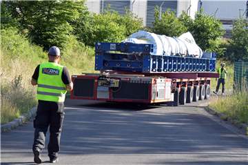 Verladen wurde der Rotor aus dem Generator des Trianel-Kraftwerks in Lünen bereits. Abtransportiert noch nicht.