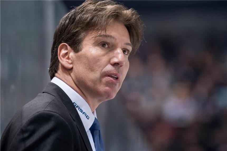 Eisbären-Trainer Krupp wechselt zu Sparta Prag Verlässt die Eisbären Berlin und geht zu HC Sparta Prag: Trainer Uwe Krupp. Foto: Sven Hoppe