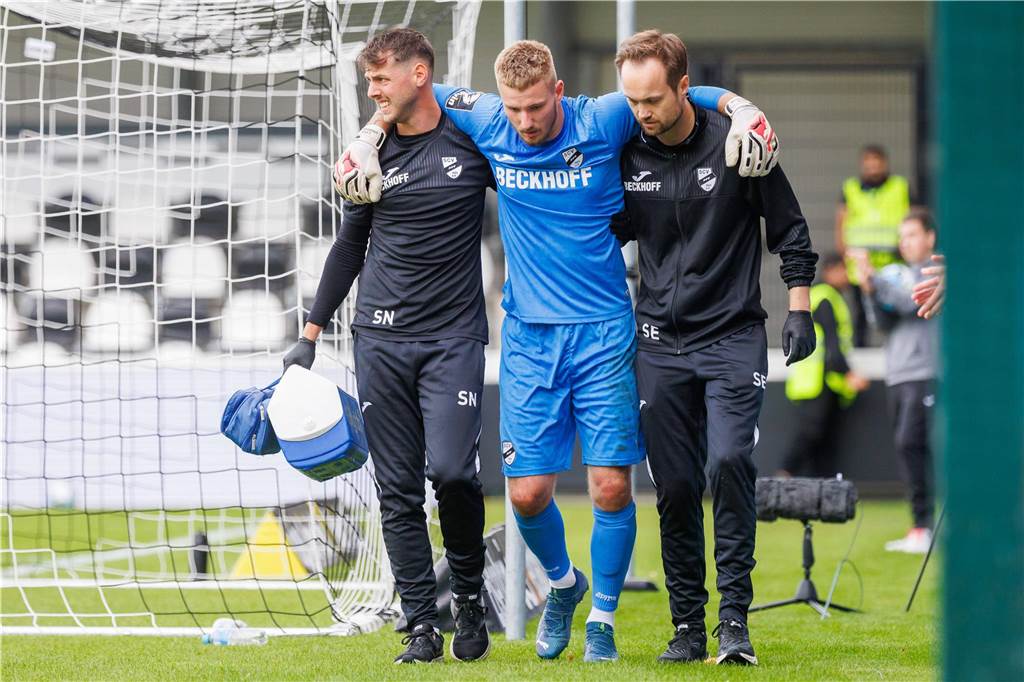 BVB-U23 beendet die Torflaute – drei Tore gegen die Zweifel: „Damit ist das Thema vom Tisch“ Luca Unbehaun humpelt vom Platz.