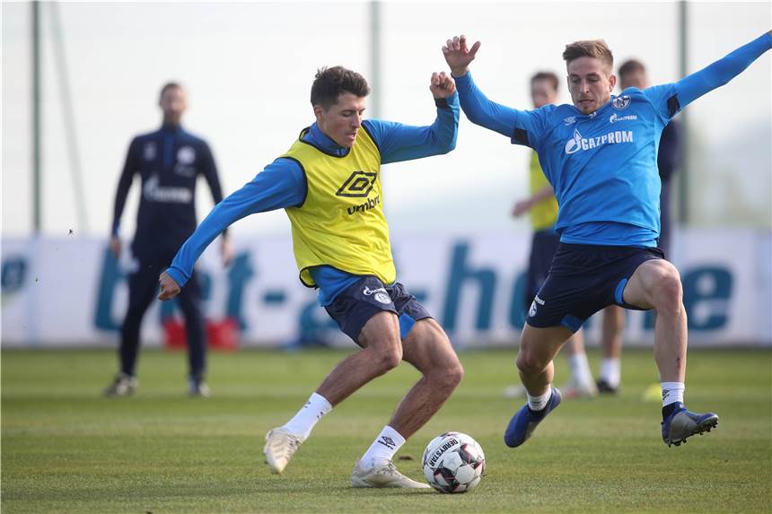 Alessandro Schöpf schlägt Alarm: „Wir sind zu lieb“ Vermisst bisweilen die nötige Härte: Alessandro Schöpf (l.), hier im Zweikampf mit Bastian Oczipka.