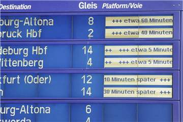 Verpassen Reisende ihren Zug zum Flughafen, muss der Veranstalter die Folgekosten tragen - sofern es sich um ein Rail-and-fly-Ticket handelt. Foto: Maurizio Gambarini