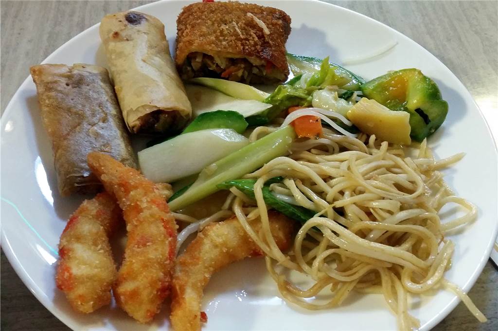 Im Ahauser Asia-Restaurant „Mongolei“ hat der Gast die Qual der Wahl Verschiedene Frühlingsrollen mit Gemüse, Nudeln und gebratenen Surimi
