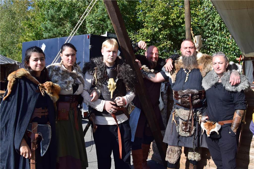 Verschiedene Gruppen stellten bei der 9. SEErenade am Silbersee II in Haltern das Leben der Wikinger nach. Die schöne Kulisse und das herrliche Wetter sorgten dafür, dass das Event auf große Resonanz stieß.