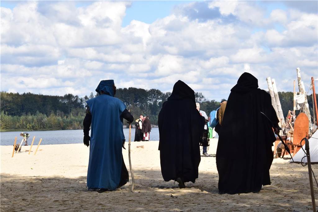Verschiedene Gruppen stellten bei der 9. SEErenade am Silbersee II in Haltern das Leben der Wikinger nach. Die schöne Kulisse und das herrliche Wetter sorgten dafür, dass das Event auf große Resonanz stieß.