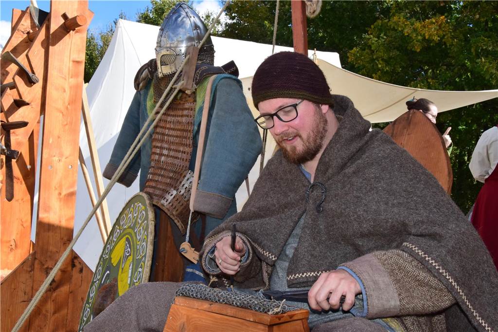 Verschiedene Gruppen stellten bei der 9. SEErenade am Silbersee II in Haltern das Leben der Wikinger nach. Die schöne Kulisse und das herrliche Wetter sorgten dafür, dass das Event auf große Resonanz stieß.