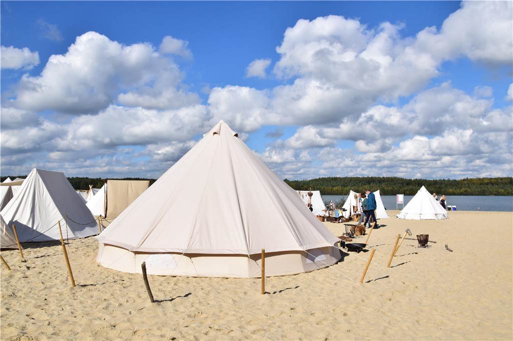 Verschiedene Gruppen stellten bei der 9. SEErenade am Silbersee II in Haltern das Leben der Wikinger nach. Die schöne Kulisse und das herrliche Wetter sorgten dafür, dass das Event auf große Resonanz stieß.