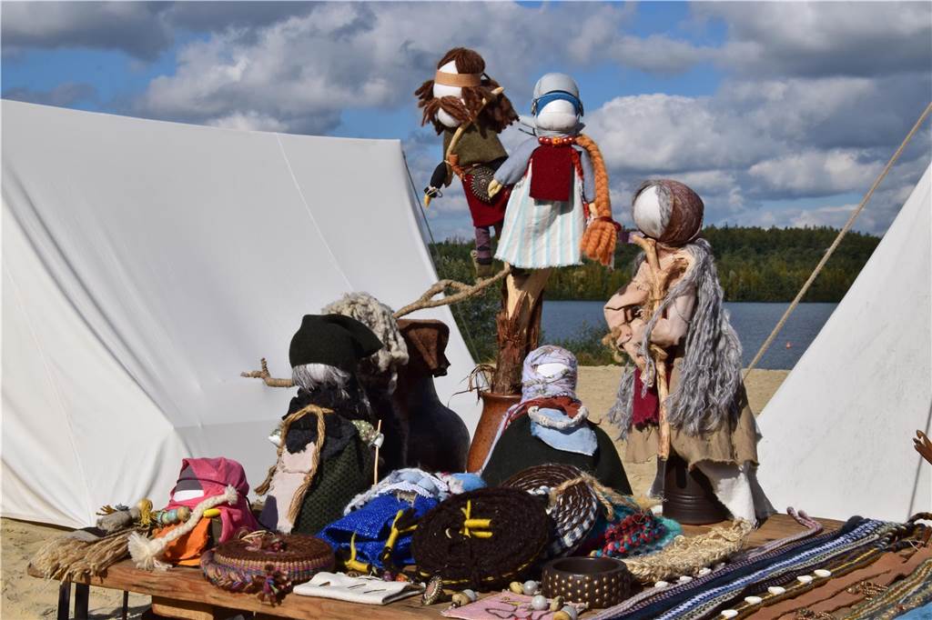 Verschiedene Gruppen stellten bei der 9. SEErenade am Silbersee II in Haltern das Leben der Wikinger nach. Die schöne Kulisse und das herrliche Wetter sorgten dafür, dass das Event auf große Resonanz stieß.