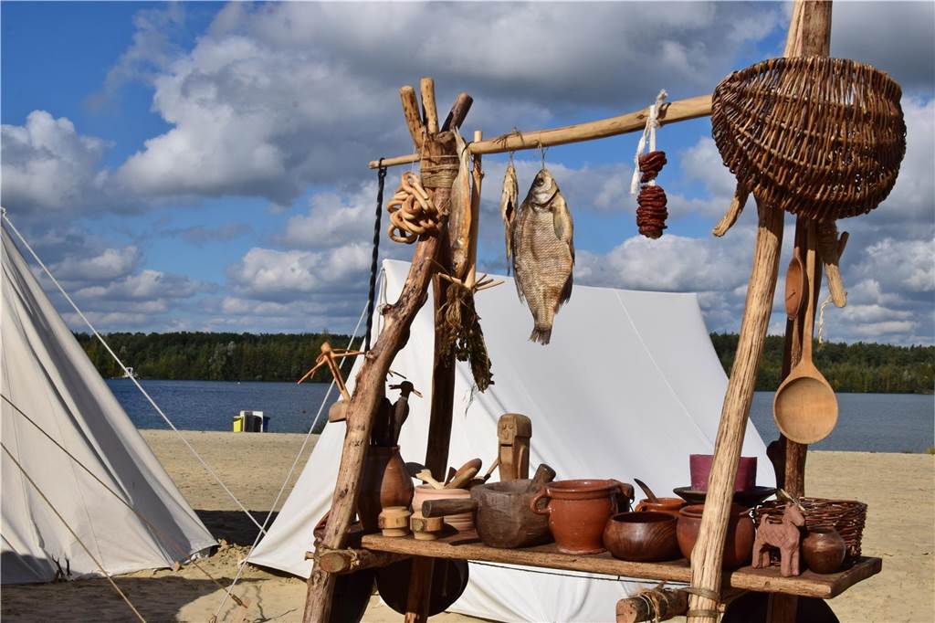 Verschiedene Gruppen stellten bei der 9. SEErenade am Silbersee II in Haltern das Leben der Wikinger nach. Die schöne Kulisse und das herrliche Wetter sorgten dafür, dass das Event auf große Resonanz stieß.