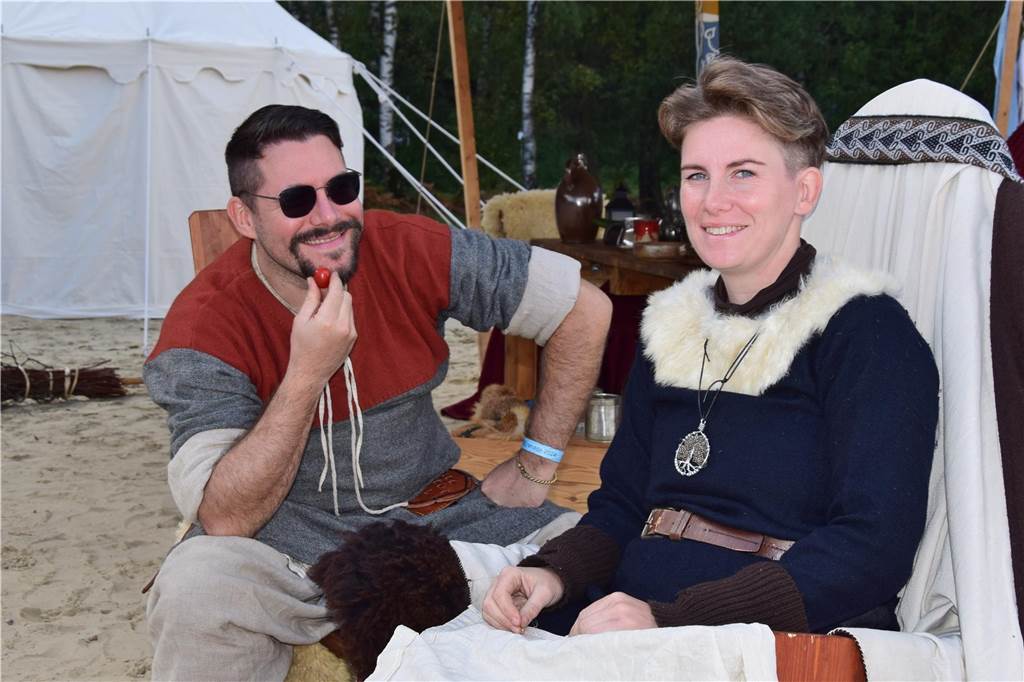 Verschiedene Gruppen stellten bei der 9. SEErenade am Silbersee II in Haltern das Leben der Wikinger nach. Die schöne Kulisse und das herrliche Wetter sorgten dafür, dass das Event auf große Resonanz stieß.