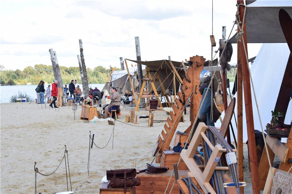 Verschiedene Gruppen stellten bei der 9. SEErenade am Silbersee II in Haltern das Leben der Wikinger nach. Die schöne Kulisse und das herrliche Wetter sorgten dafür, dass das Event auf große Resonanz stieß.