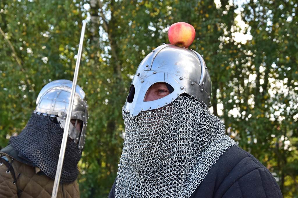 Verschiedene Gruppen stellten bei der 9. SEErenade am Silbersee II in Haltern das Leben der Wikinger nach. Die schöne Kulisse und das herrliche Wetter sorgten dafür, dass das Event auf große Resonanz stieß.