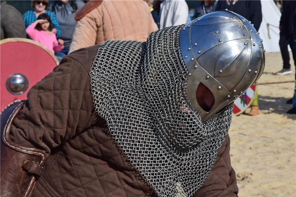 Verschiedene Gruppen stellten bei der 9. SEErenade am Silbersee II in Haltern das Leben der Wikinger nach. Die schöne Kulisse und das herrliche Wetter sorgten dafür, dass das Event auf große Resonanz stieß.