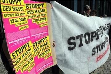 Verschiedene politische Gruppen demonstrieren in Berlin gegen die geplante Großdemonstration der AfD am kommenden Sonntag und rufen zu einer Gegendemonstration auf. Foto: Wolfgang Kumm