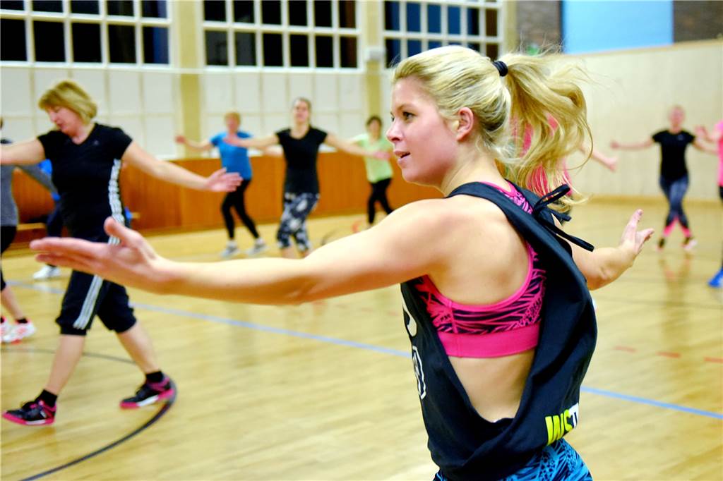 Verschiedene Vereine bieten Zumba-Kurse an, wie hier beim TuS Villigst.