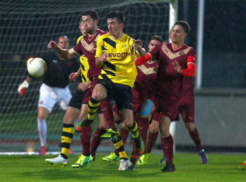 Ozbolt, Perez und Hanke sind im BVB II-Anflug Verstärkt den BVB II: Alen Ozbolt (M.).