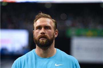 Versucht sich als Losfee: Diskus-Olympiasieger Robert Harting. Foto: Soeren Stache