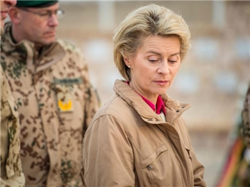 Verteidigungsministerin Ursula von der Leyen rechnet damit, dass die Bundeswehr noch mindestens fünf Jahre in Afghanistan bleibt. Foto: Gregor Fischer