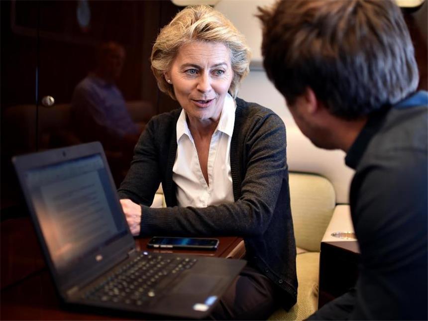 Verteidigungsministerin Ursula von der Leyen will eine massive Erhöhung der deutschen Militärausgaben. Foto: Britta Pedersen