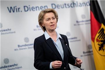 Verteidigungsministerin Ursula von der Leyen will weg von der jahrelangen Fokussierung auf Auslandseinsätze. Stattdessen soll sich die Bundeswehr wieder „gleichrangig“ der Landes- und Bündnisverteidigung widmen. Foto: Kay Nietfeld