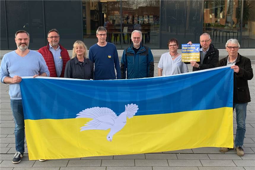 Hunderte sollen am Sonntag in Ahaus gegen Ukraine-Krieg demonstrieren Vertreter der Ahauser Parteien und Kirchengemeinden, vom Forum ehrenamtliche Flüchtlingshilfe Ahaus (Fefa), dem aktuellen Forum Volkshochschule und weiteren Vereinen und Verbänden rufen für Sonntag zu einer großen zentralen Kundgebung gegen den Ukrainekrieg auf. Beginn ist um 17 Uhr vor dem Kulturquadrat.