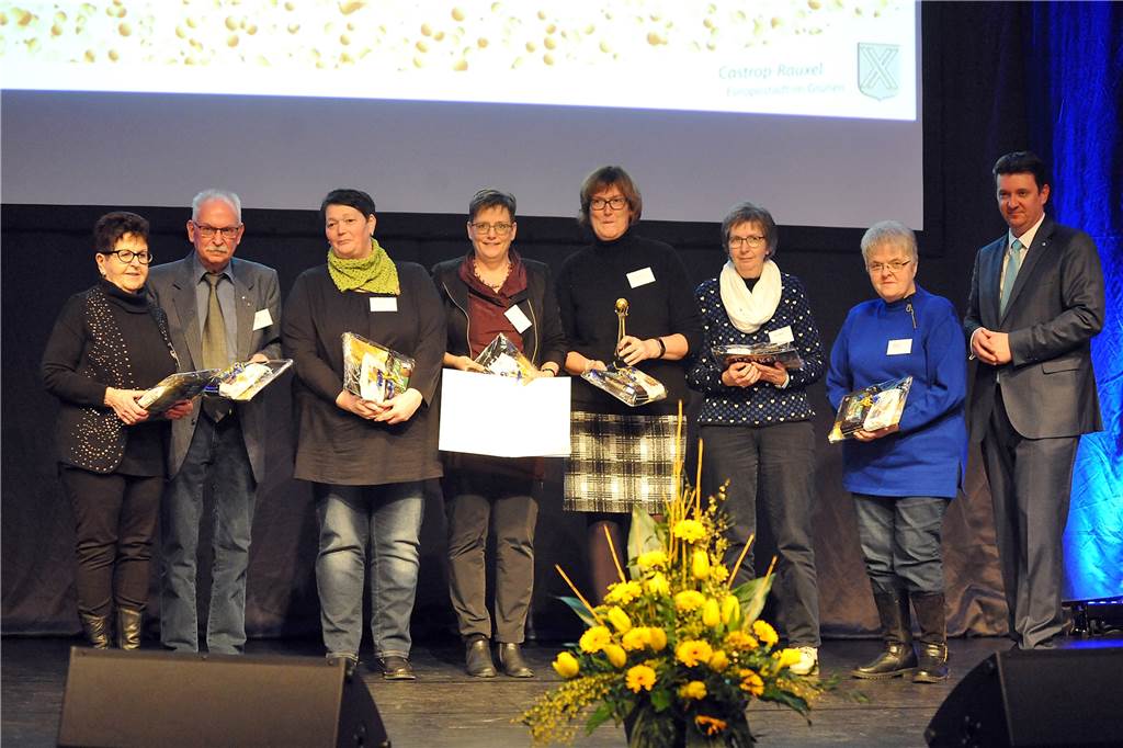Castrop-Rauxel bekommt ein Bergbaumuseum und einen neuen alten Rennverein Vertreter der Castroper Tafel, die mit dem Ehrenpreis des Bürgermeisters gewürdigt wurde.