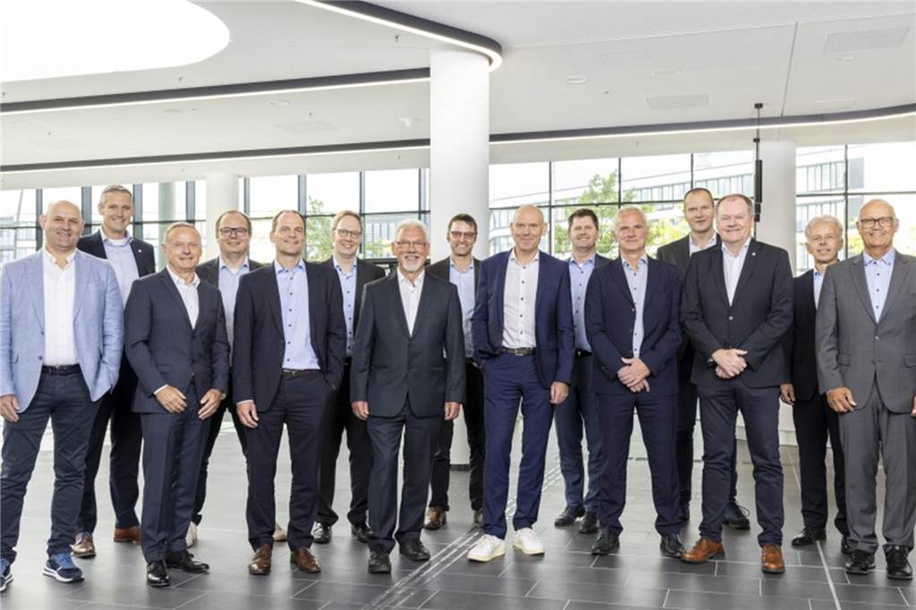 Milliardenprojekt: Stadtlohner und Legdener baggern für Energiewende Gruppenbild nach der Vertragsunterzeichnung