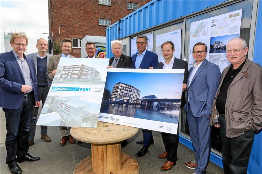 Leuchtturm und Lensing Media Port in der Speicherstraße Vertreter von Investoren, Planern, Stadt und Hafen AG präsentierten die Entwürfe für den „Leuchtturm“-Neubau und den Lensing Media Port an der Speicherstraße im Hafen.