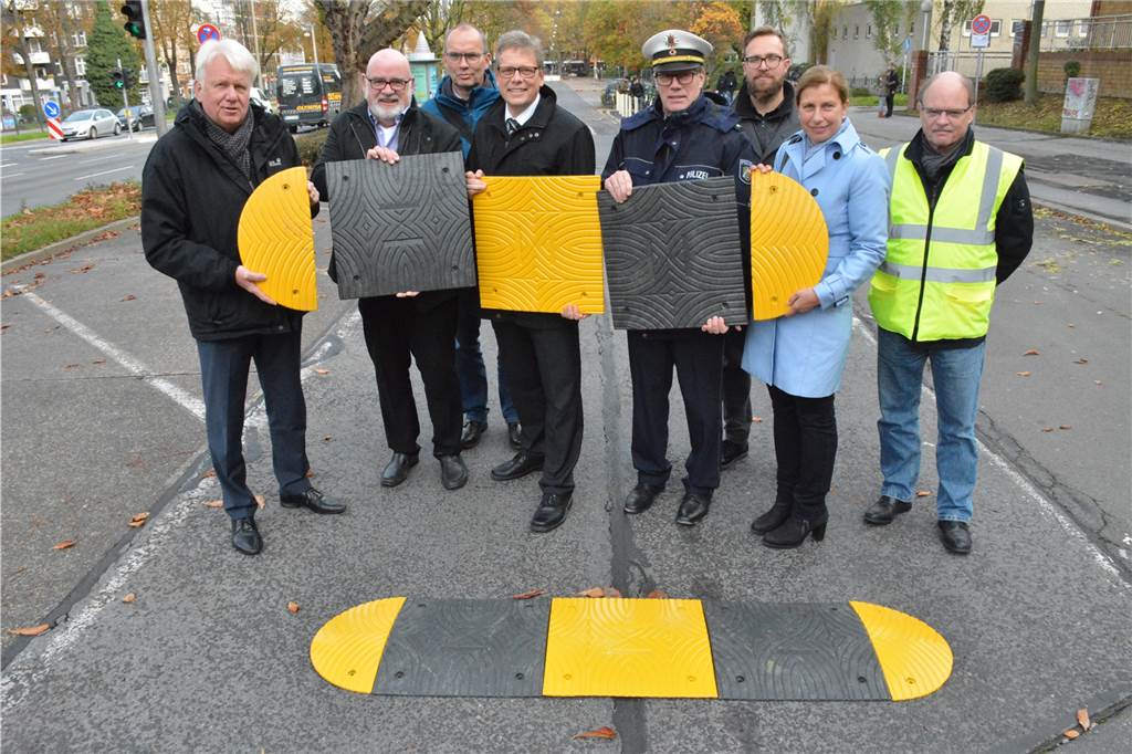 Vertreter von Stadtverwaltung und Polizei stellen die neue Maßnahme vor.