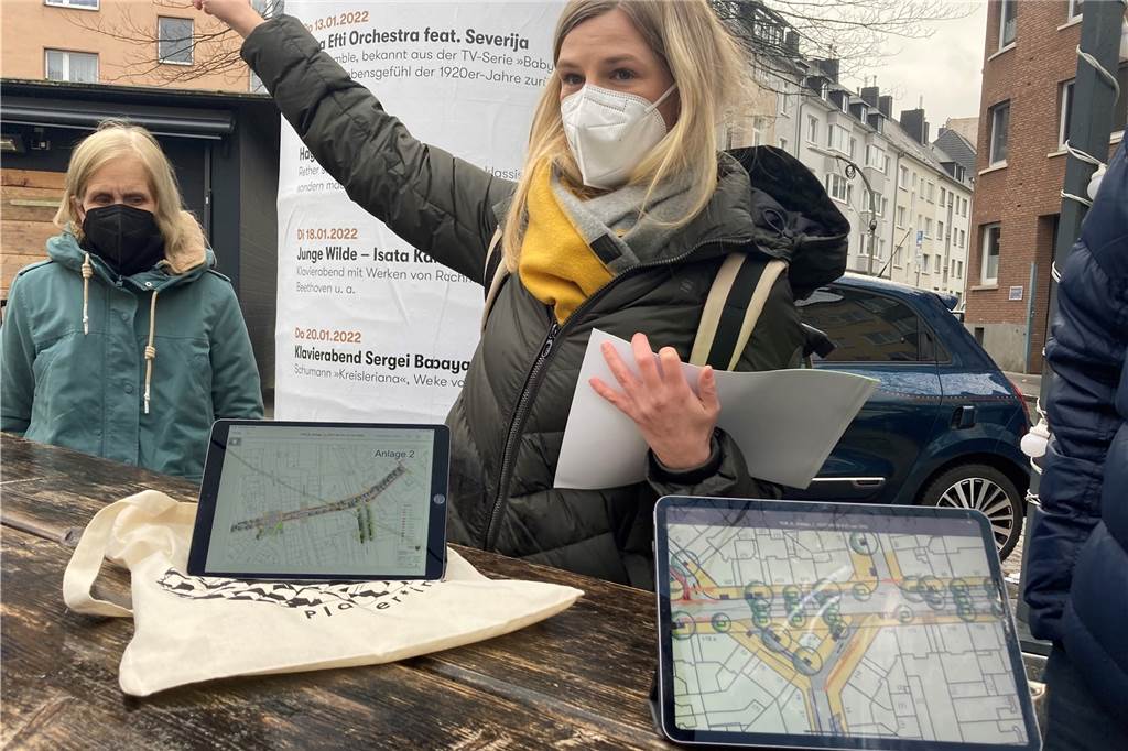 Tempo 20 und breite Bürgersteige? Wie wird diese Straße in Dortmund aussehen? Vertreterinnen und Vertreter der Grünen stellten Überlegungen zum Umbau der Saarlandstraße vor Ort vor.