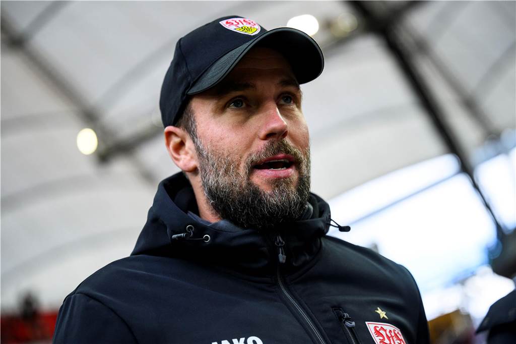 BVB-Müdigkeit nach drei Englischen Wochen in Serie unverkennbar: Schlagzahl bleibt enorm hoch Sebastian Hoeneß lächelt.