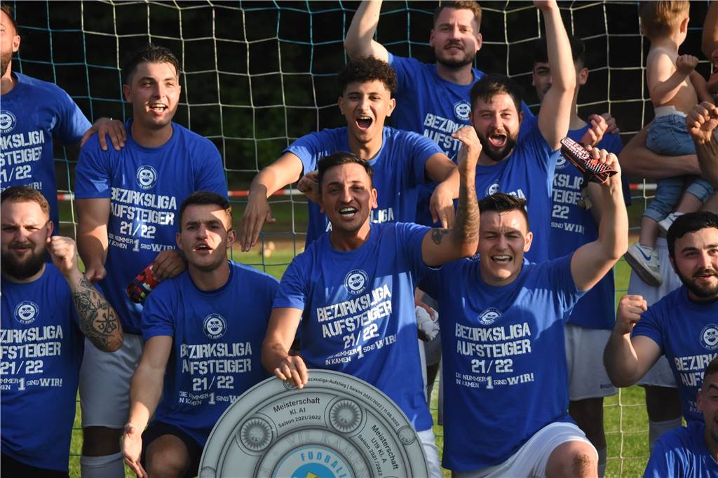 Murat Büyükdere feiert Aufstieg mit VfL Kamen – Dortmunder Junge schießt gegen das System VfL Kamen feiert den Aufstieg.