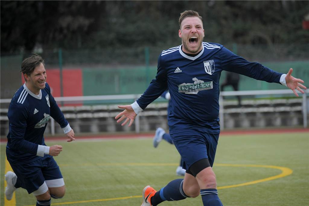 Re-Start im Januar? Schwerter widerspricht: „Fortführung nicht umsetzbar“ VfL-Kicker Nils Berg (r.) befürchtet, dass viele Verletzte bei einem frühen Re-Start Auswirkungen auf den Ausgang der Saison haben könnten.