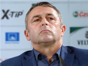 VfL-Manager Klaus Allofs kann die Forderung der international tätigen Bayern nach einem größeren Anteil der TV-Gelder nachvollziehen. Foto: Peter Steffen