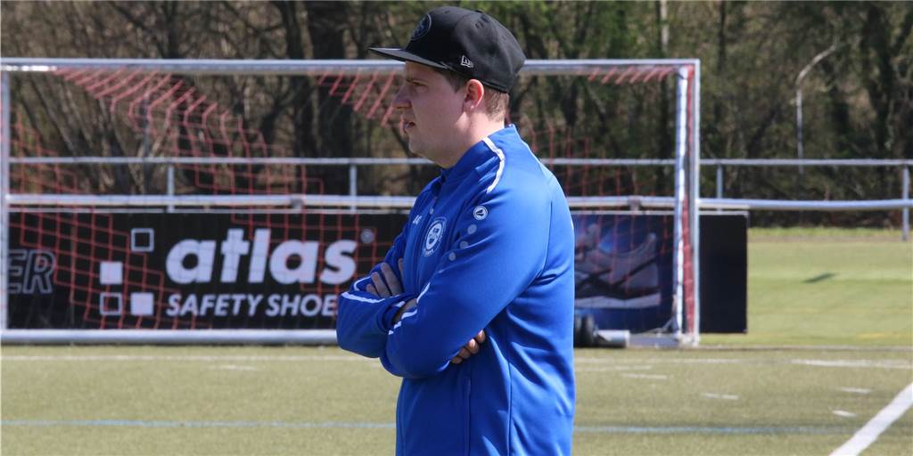 Direkter Wiederaufstieg beim VfL Kamen II? Trainer verspürt keinen Druck VfL-Trainer Alexander Hennig bleibt auch in der kommenden Saison als Trainer an der Seitenlinie.