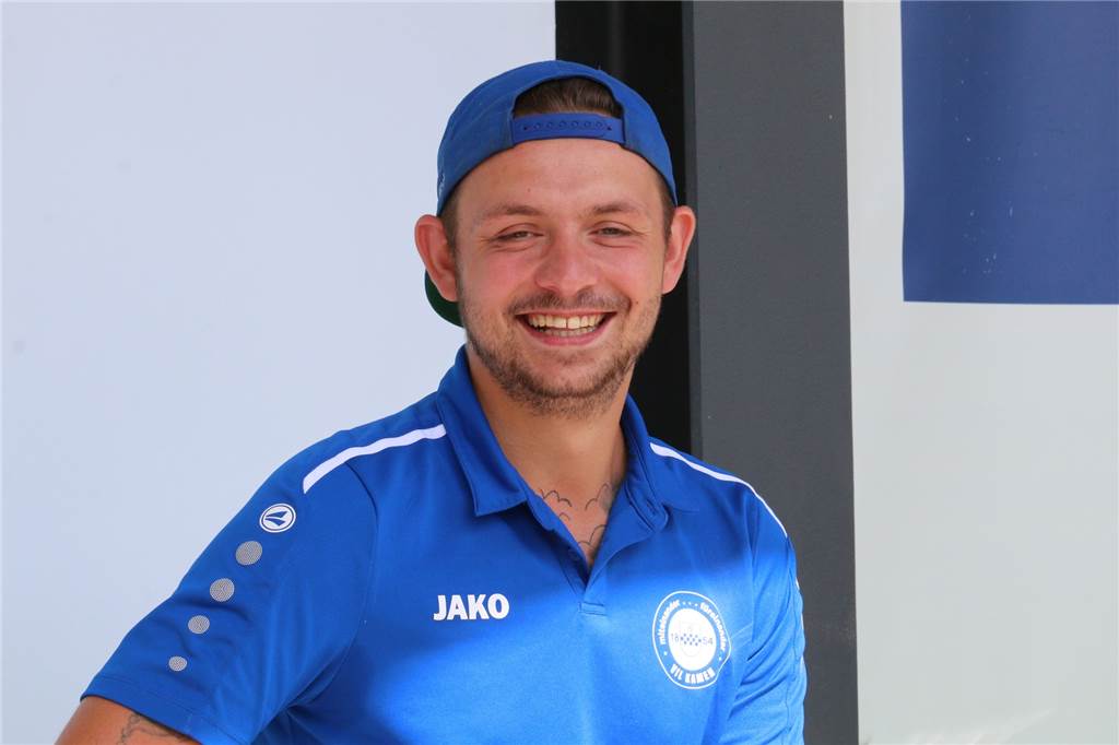 BVB bewegt die Massen: VfL Kamen erwartet ein volles Jahnstadion - Vorverkauf läuft auf Hochtouren VfL-Trainer Peter Kanzog freut sich auf Mittwochabend, wenn die Fußballerinnen des VfL Kamen den BV Borussia empfangen.
