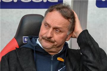 VfL-Trainer Peter Neururer ärgerte sich über die Niederlage und die Schiedsrichterleistung.